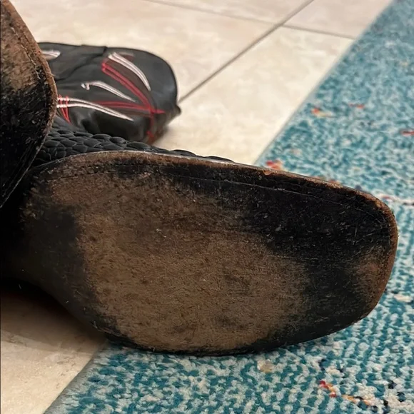 Cavender’s black and red cowboy boots - Picture 4 of 8